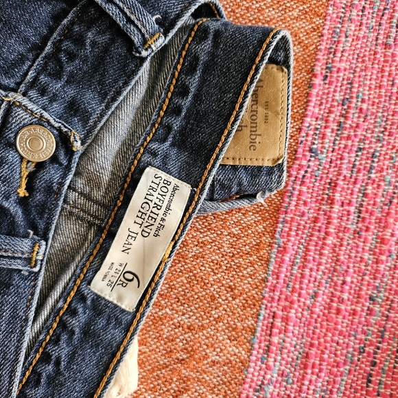 Abercrombie & Fitch Boyfriend Straight Jeans 6R - Picture 2 of 5